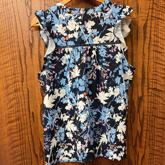 BLUE floral‎ stretch flutter sleeve button front blouse - Picture 5 of 6